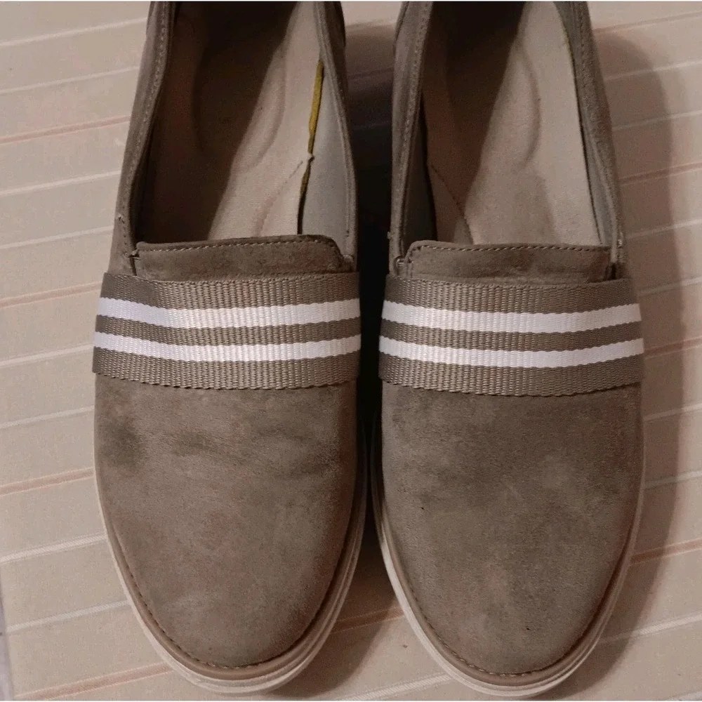 Clarks Women's Loafers Sz 9.5M Gray Suede Casual Slip On Shoes Comfort GUC